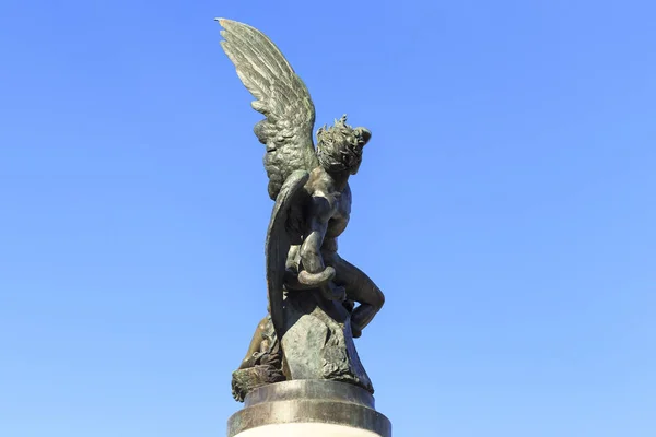 纪念碑的片断对下落的天使, 马德里 — 图库照片