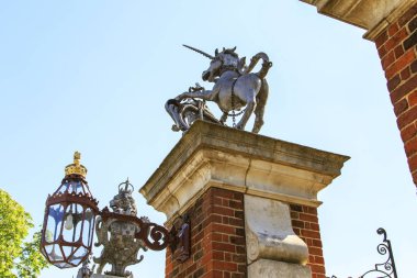 Semboller, Büyük Britanya - Unicorn ve Leo