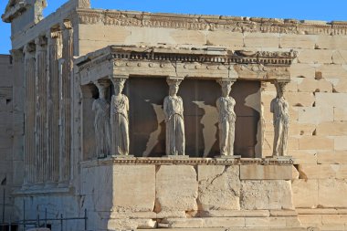 Erekhtheion Tapınağı caryatids, Atina ile