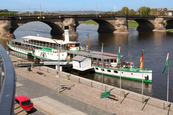 Лодка в Дрездене — стоковое фото