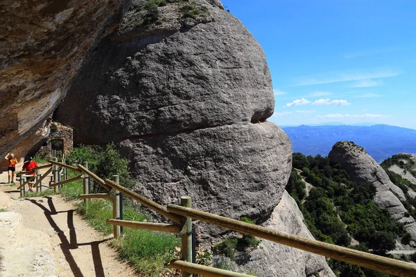 聖なる山モンセラット、スペインの登山道 — ストック写真