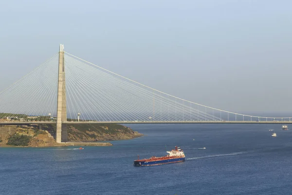 건너는 보스포러스 Yavuz 술탄 셀 림 다리 — 스톡 사진