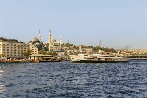 Widok na brzegu zatoki Złoty Róg, Istanbul — Zdjęcie stockowe