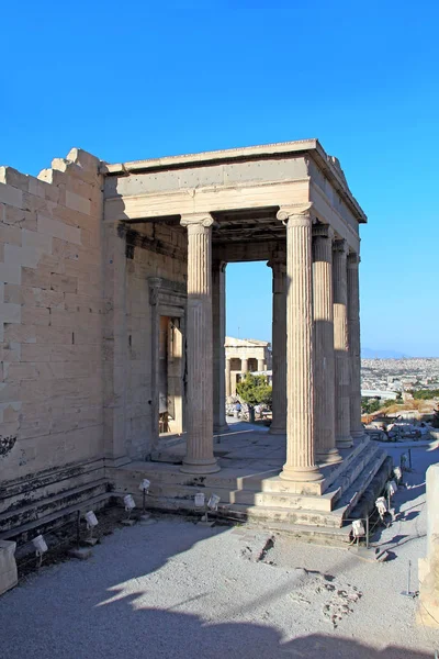 De tempel van de Erechtheion in de Akropolis van Athene — Stockfoto