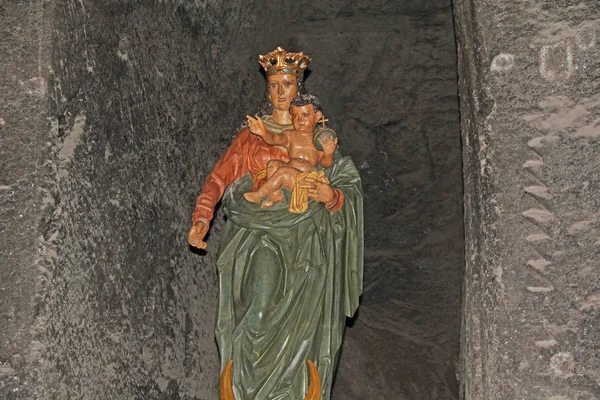 聖母、ヴィエリチカ塩鉱山博物館に礼拝堂でその場しのぎ — ストック写真