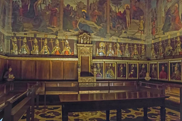 在西班牙托莱多大教堂的章节大厅 — 图库照片