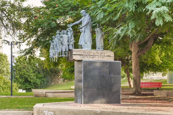 Monumento a Janusz Korczak a Bat Yam, Israele — Foto Stock