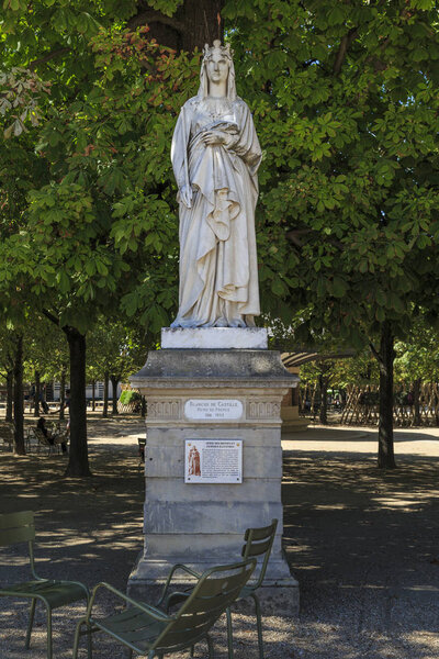 Monument to the French Queen Blanche de Castille