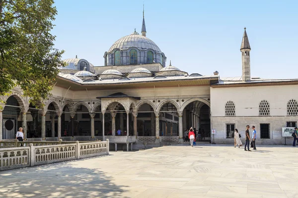 Márvány terasz és oszlopcsarnok a Topkapi palotában, Isztambulban — Stock Fotó