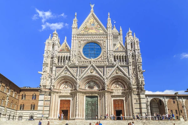 Siena Cathedral in honor of the Ascension of the Blessed Virgin — Stock Photo, Image