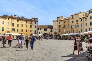 Lucca, İtalya 'daki Amfitiyatro Meydanı