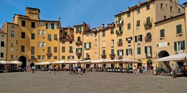 Lucca, İtalya 'daki Amfitiyatro Meydanı