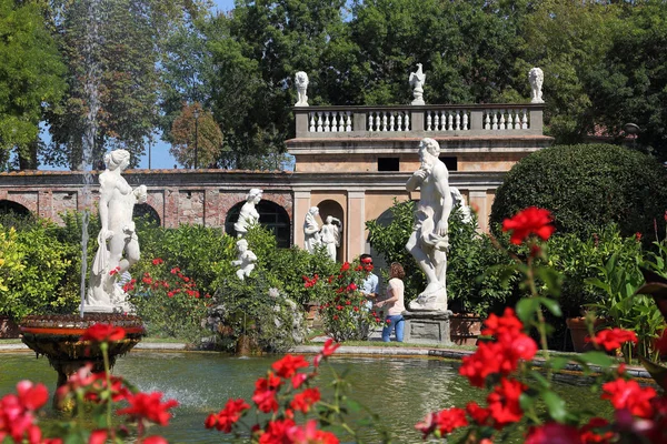 Jardín barroco del Palazzo Pfanner, Lucca, Italia —  Fotos de Stock