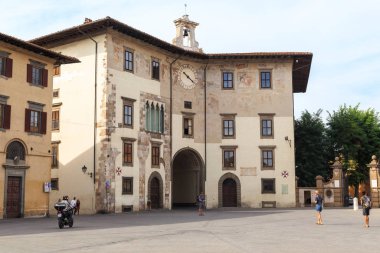 Piazza dei Cavalieri 'deki Saat Sarayı, Pisa, İtalya