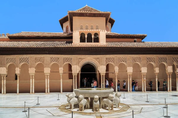 Alhambra i Granada, Spanien: Nasridernas palats, uteplats av Lions — Stockfoto