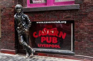 Liverpool 'daki John Lennon Anıtı, Uk