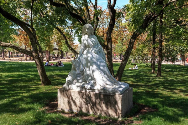 Monumento al escritor George Sand, París — Foto de Stock