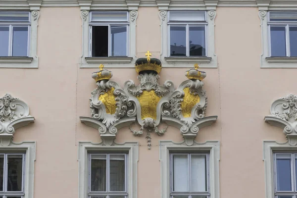 Fragmento de uma decoração arquitetônica da antiga Viena — Fotografia de Stock