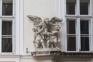 Eski bir Viyana evinin mimari dekorasyonunun ayrıntıları.