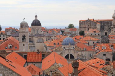 Hırvatistan 'ın eski Dubrovnik kentinin kırmızı kiremitli çatıları