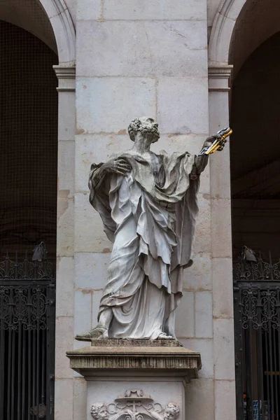 2019年5月21日 奥地利萨尔茨堡 这是主教座堂门口的使徒彼得雕像 — 图库照片