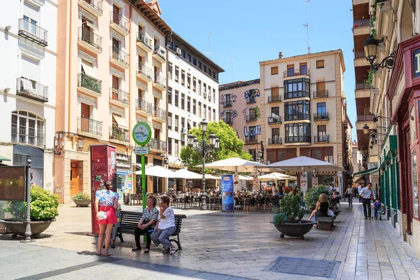 ZARAGOZA, SPAIN - 26 Mayıs 2017: Bu şehir merkezinde sayısız kafe bulunan küçük bir Santa Jago Sas Meydanı.