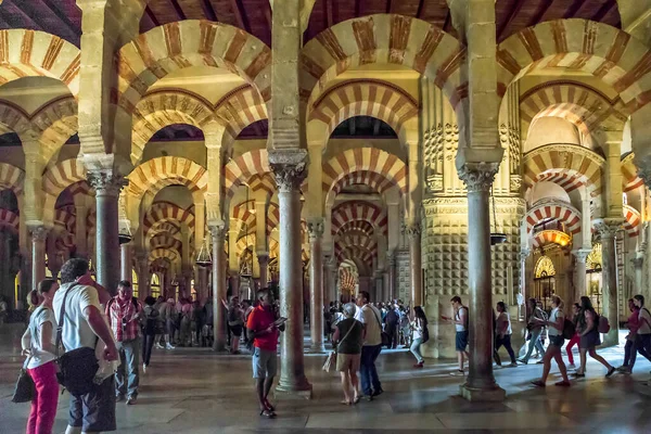 Cordoba Spanien Maj 2017 Dessa Oidentifierade Turister Den Moriska Delen — Stockfoto