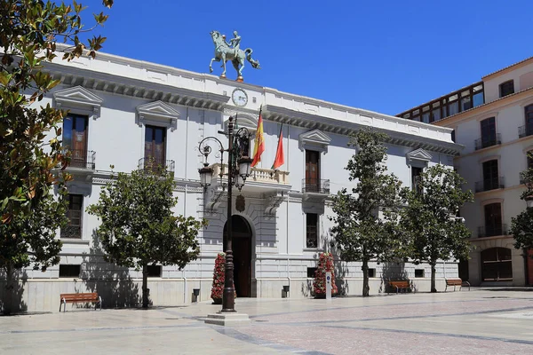 Granada Spain May 2017 这是市政厅大楼 装饰着雕塑 精确时刻 雕塑家佩雷斯 维拉特 — 图库照片