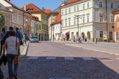 KUTNA HORA, CZECH - 28 Nisan 2012: Bu eski Çek kentinin sokaklarından biri.