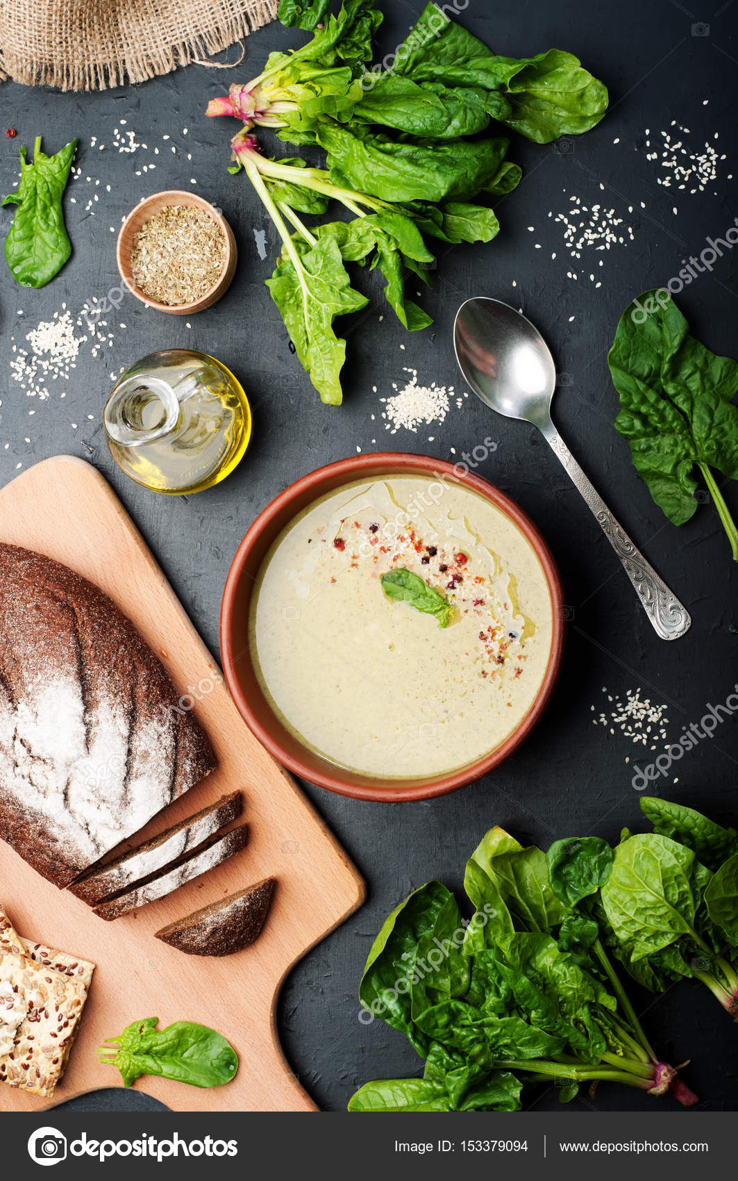 Низкокалорийный диетический суп из шпината, картошки