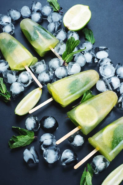 Mojito Green Tea Popsicles Dark Background Ice Lime Mint Leaves — Stock Photo, Image