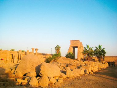 Lüks Mısır 'daki karnak tapınağı