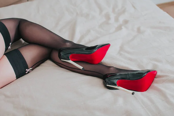 Σέξι πόδια με στιλέτο — Φωτογραφία Αρχείου