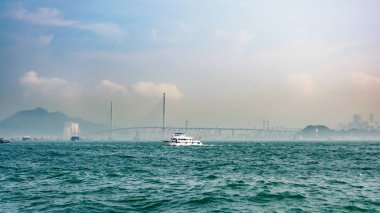 Beyaz tekne denizin Hong Kong