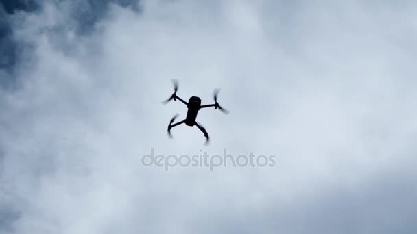 Drone che vola in cielo — Video Stock