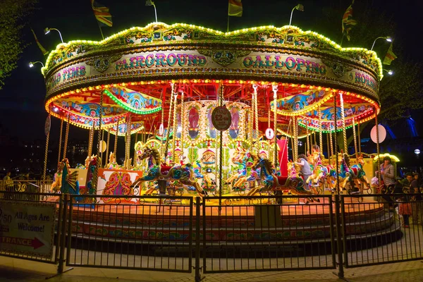 Merry go geceleri yuvarlak