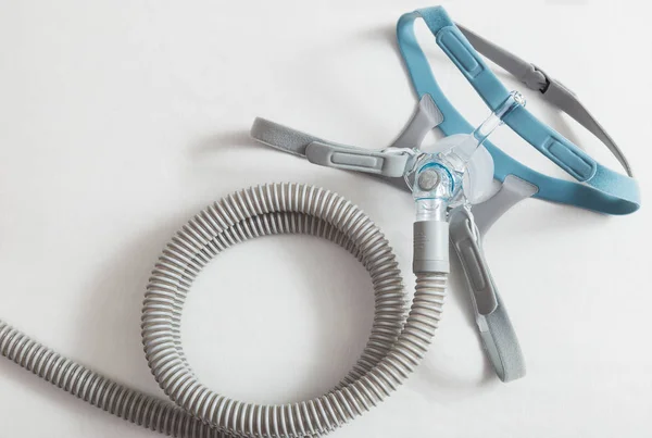 Cpap şapkalar maske kayışı ve bir b döşeme hortum ile bağlarken,