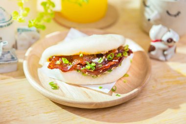 Korece tarzı baharatlı domuz buğulama topuz