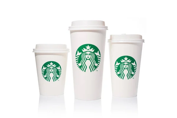 Chiang Mai, Tayland - 24 Şubat 2018 - Starbucks kahve kağıt bardak 3 boyutları, uzun boylu, Grande ve Venti, yan yana beyaz arka plan üzerinde 24 Şubat 2018 Chiang Mai, Tayland yerleştirilir