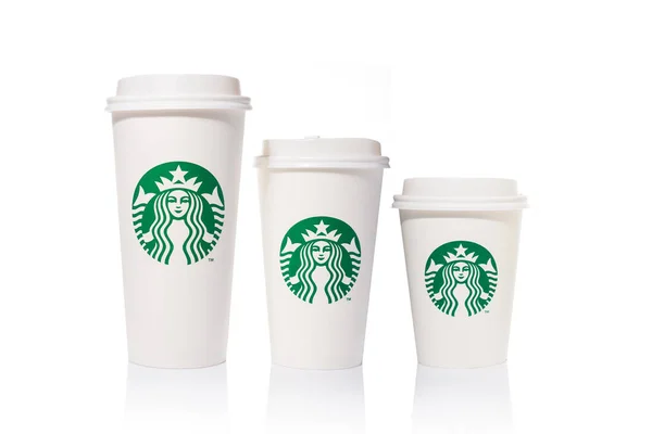 Chiang Mai, Tayland - 24 Şubat 2018 - Starbucks kahve kağıt bardak 3 boyutları, uzun boylu, Grande ve Venti, yan yana beyaz arka plan üzerinde 24 Şubat 2018 Chiang Mai, Tayland yerleştirilir
