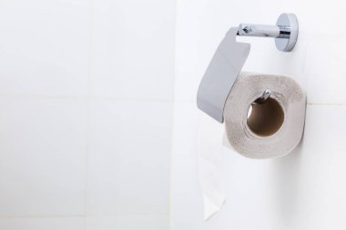 Rulo olarak beyaz banyo beyaz tuvalet kağıdı