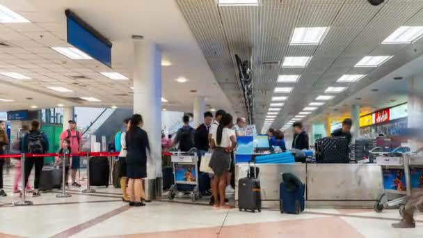 2019年12月27日タイ チェンマイ 2019年12月27日タイ チェンマイ国際空港の航空会社カウンターにてお客様ご自身でご確認ください — ストック動画