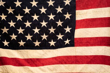 United of America bayrağını sıcak retro tarzında ve arka planda yakın çekim, seçici odaklanma