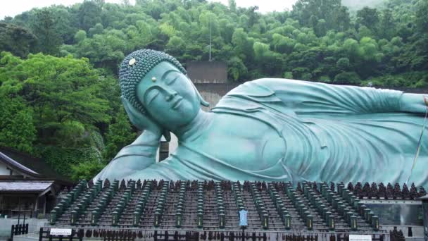 Sasaguri Prefektura Fukuoka Japonia Lipca 2019 Brązowy Posąg Leżącego Buddy — Wideo stockowe