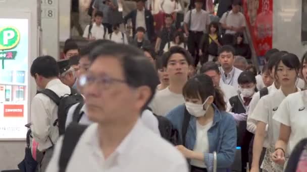 Fukuoka Japonsko Července 2019 Výjezdu Vlakového Nádraží Fukuoka Japonsku Vystoupí — Stock video