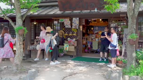 Yufuin Japón Julio 2019 Los Turistas Toman Fotos Frente Tienda — Vídeos de Stock