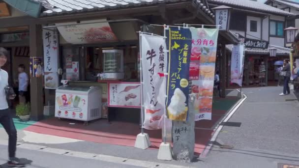 Yufuin Japan Juli 2019 Toeristen Lopen Rond Belangrijkste Winkelstraat Van — Stockvideo