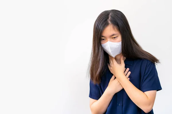 Joven Mujer Asiática Tosiendo Mientras Usa Máscara N95 Protección Salud — Foto de Stock