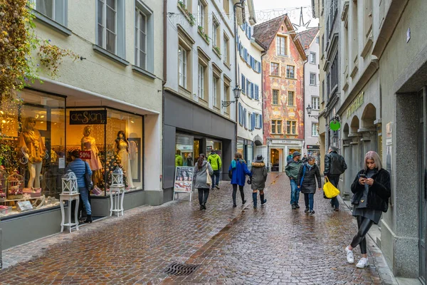 Кур Швейцария Декабря 2019 Года Местные Жители Туристы Прогуливаются Старейшему — стоковое фото