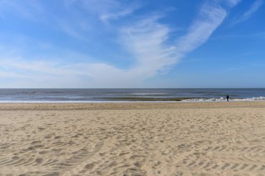 Deniz manzarası ufuk çizgisi Sandy Beach Hollanda. Cennet genişlik